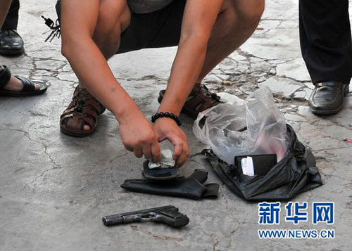 8��14��,�����ڷ����������ܿ��A�������F(xi��n)��(ch��ng)���������֘�е����Ʒ����(d��ng)��6�r(sh��)50�֣��ڹ������y(t��ng)һָ�]�£���(j��ng)�^(gu��)�ؑc�ȵع����C(j��)�P(gu��n)�B�m(x��)��(sh��)���D���^��(zh��n)�������������еĹ���������(j��)ͨ�����ܿ��A���ؑcɳƺ�΅^(q��)ͯ�Ҙ򱻹����񾯳ɹ����������ˣ��K����ϵ�г֘����ٚ��˰����ɹ����ơ����A��l(f��)���������ṩ���DƬ��(l��i)Դ�����A�W(w��ng)